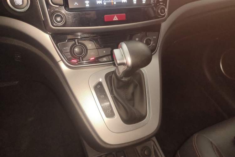 Used Haval M6 2019 1.5T DCT Two-Wheel Drive Value Edition China VI Standard Gear Lever