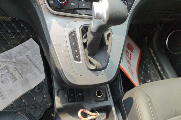 Used Haval M6 2019 1.5T DCT Two-Wheel Drive Value Edition China VI Standard Gear Lever