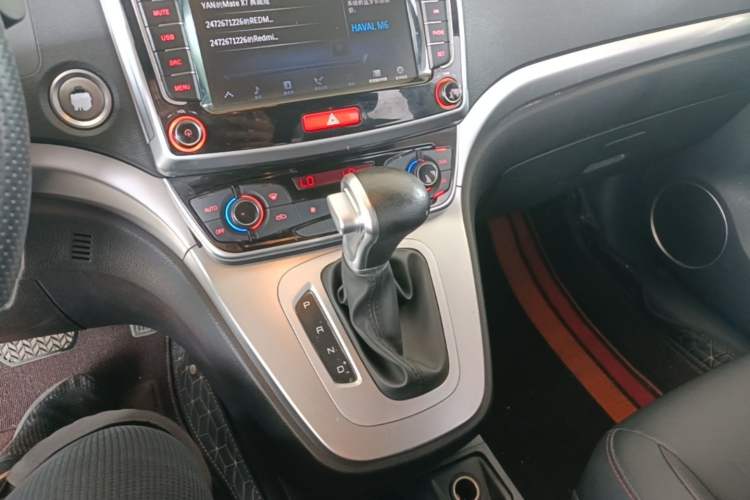 Used Haval M6 2019 1.5T DCT Two-Wheel Drive Value Edition China VI Standard Gear Lever