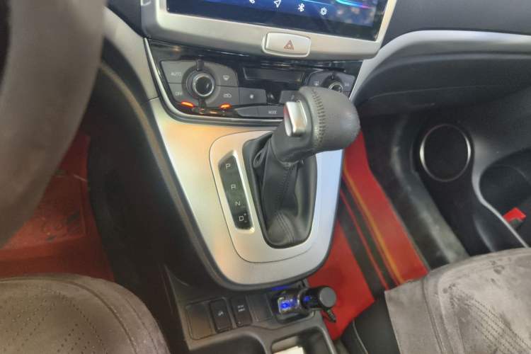 Used Haval M6 2019 1.5T DCT Two-Wheel Drive Value Edition China VI Standard Gear Lever