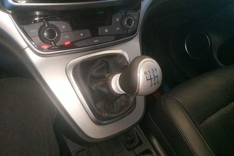 Used Haval M6 2019 1.5T Manual Two-Wheel Drive Elite Version China VI Standard Gear Lever