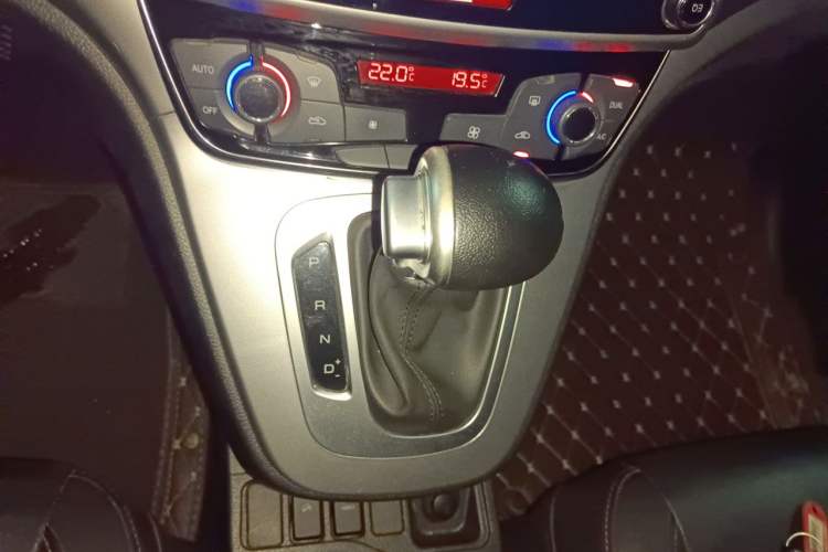 Used Haval M6 2019 1.5T DCT Two-Wheel Drive Elite Version China VI Standard Gear Lever