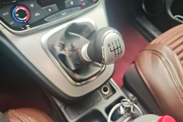 Used Haval M6 2019 1.5T Manual Two-Wheel Drive Urban Version China VI Standard Gear Lever