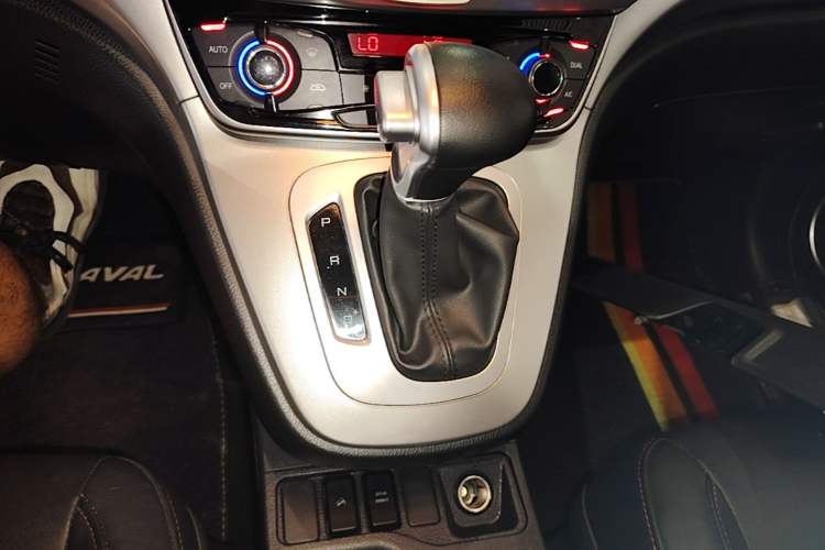 Used Haval M6 2019 1.5T DCT Two-Wheel Drive Value Edition China VI Standard Gear Lever