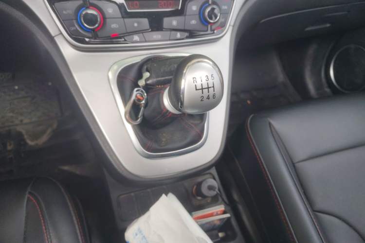 Used Haval M6 2019 1.5T Manual Two-Wheel Drive Elite Version China V Standard Gear Lever