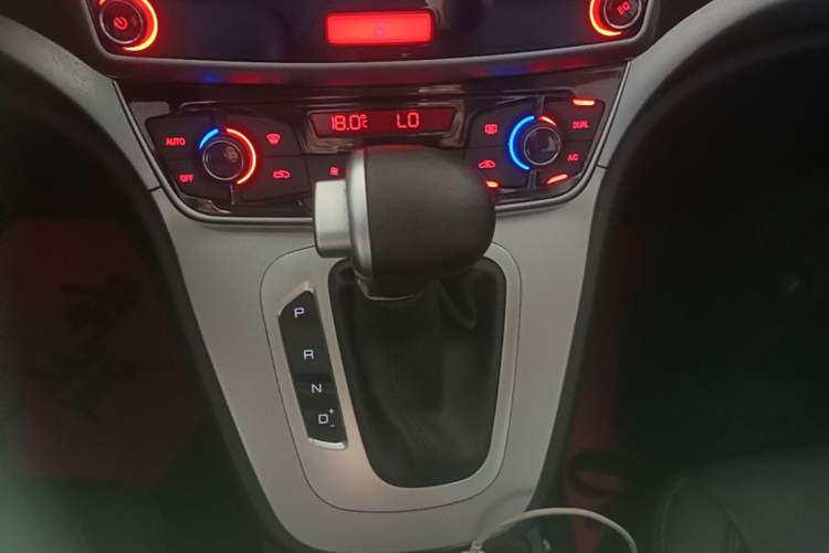 Used Haval M6 2019 1.5T DCT Two-Wheel Drive Elite Version China VI Standard Gear Lever