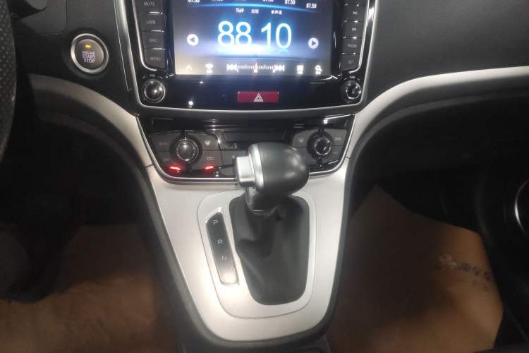 Used Haval M6 2019 1.5T DCT Two-Wheel Drive Value Edition China VI Standard Gear Lever