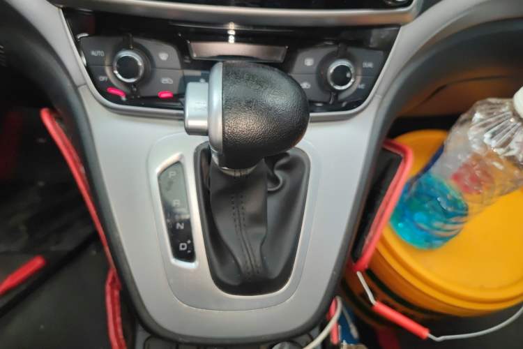 Used Haval M6 2019 1.5T DCT Two-Wheel Drive Elite Version China VI Standard Gear Lever