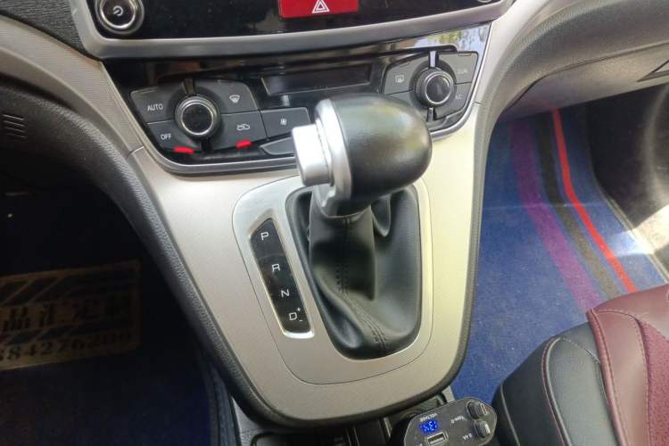 Used Haval M6 2019 1.5T DCT Two-Wheel Drive Urban Version China VI Standard Gear Lever