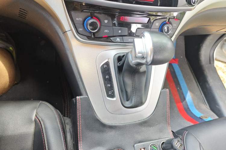 Used Haval M6 2019 1.5T DCT Two-Wheel Drive Elite Version China VI Standard Gear Lever