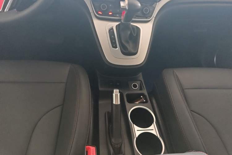 Used Haval M6 2019 1.5T DCT Two-Wheel Drive Elite Version China VI Standard Gear Lever