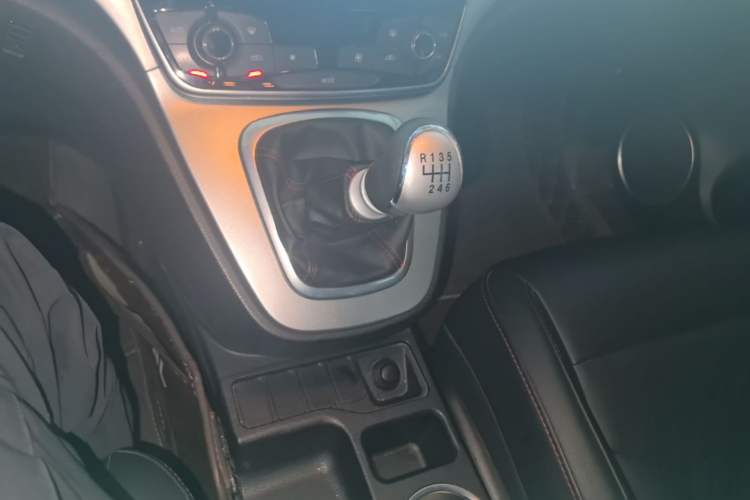 Used Haval M6 2019 1.5T Manual Two-Wheel Drive Elite Version China VI Standard Gear Lever
