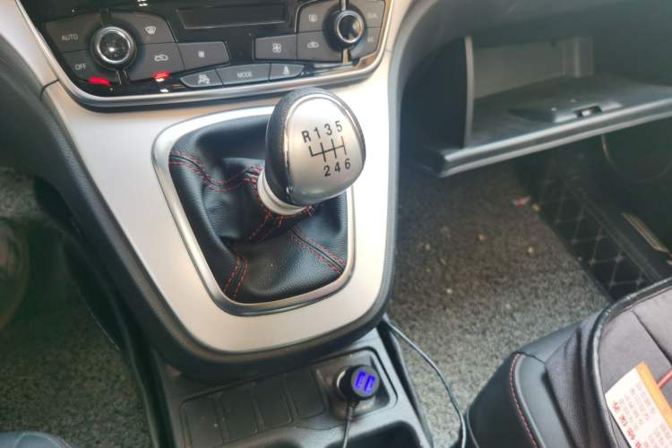 Used Haval M6 2019 1.5T Manual Two-Wheel Drive Elite Version China V Standard Gear Lever