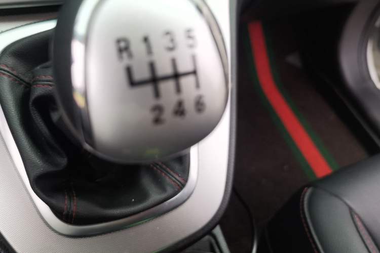 Used Haval M6 2019 1.5T Manual Two-Wheel Drive Elite Version China VI Standard Gear Lever