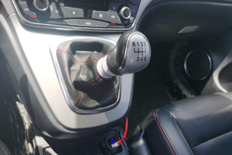 Used Haval M6 2019 1.5T Manual Two-Wheel Drive Elite Version China VI Standard Gear Lever
