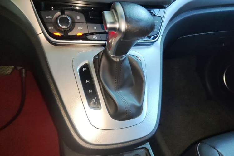 Used Haval M6 2019 1.5T DCT Two-Wheel Drive Value Edition China VI Standard Gear Lever