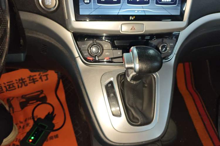 Used Haval M6 2019 1.5T DCT Two-Wheel Drive Elite Version China VI Standard Gear Lever