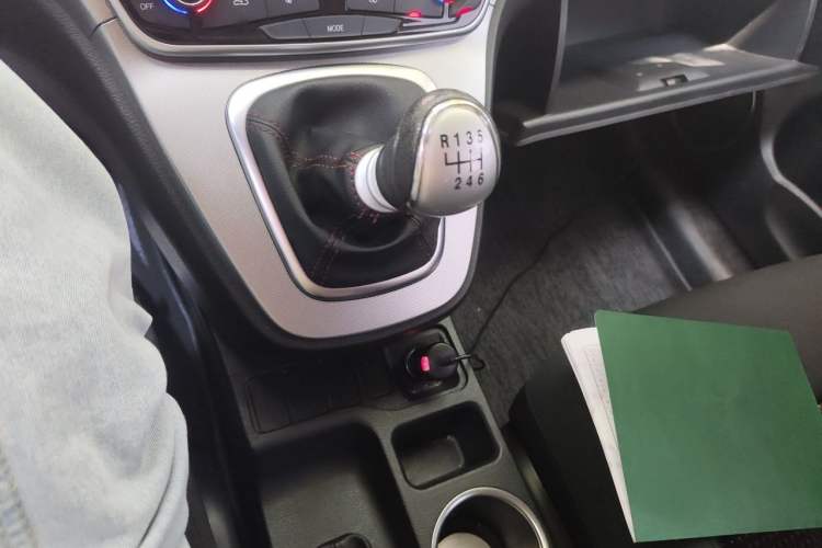 Used Haval M6 2019 1.5T Manual Two-Wheel Drive Urban Version China VI Standard Gear Lever