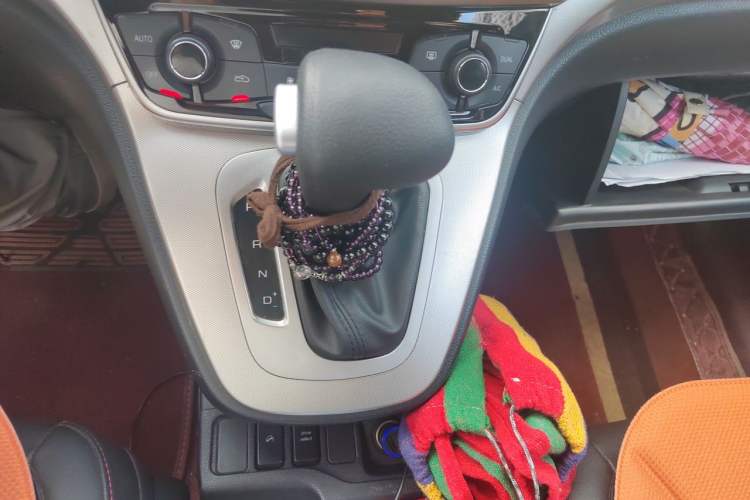 Used Haval M6 2019 1.5T DCT Two-Wheel Drive Value Edition China VI Standard Gear Lever