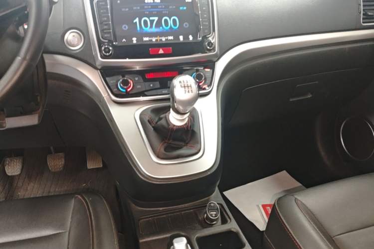 Used Haval M6 2019 1.5T Manual Two-Wheel Drive Elite Version China VI Standard Gear Lever