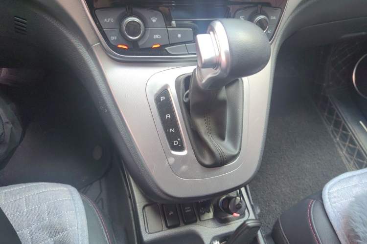 Used Haval M6 2019 1.5T DCT Two-Wheel Drive Urban Version China VI Standard Gear Lever