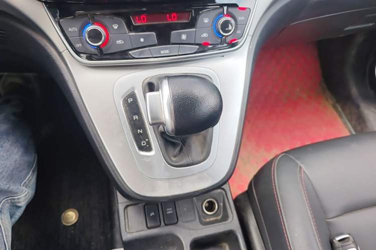 Used Haval M6 2019 1.5T DCT Two-Wheel Drive Value Edition China VI Standard Gear Lever