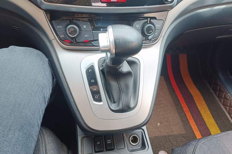 Used Haval M6 2019 1.5T DCT Two-Wheel Drive Value Edition China VI Standard Gear Lever
