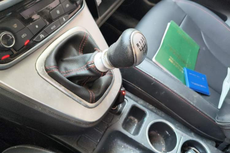 Used Haval M6 2019 1.5T Manual Two-Wheel Drive Elite Version China VI Standard Gear Lever