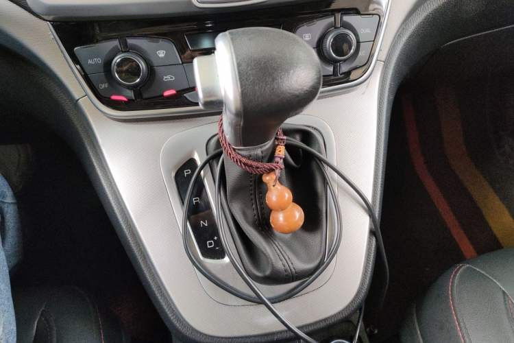 Used Haval M6 2019 1.5T DCT Two-Wheel Drive Elite Version China V Standard Gear Lever