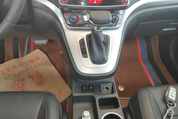 Used Haval M6 2019 1.5T DCT Two-Wheel Drive Elite Version China VI Standard Gear Lever