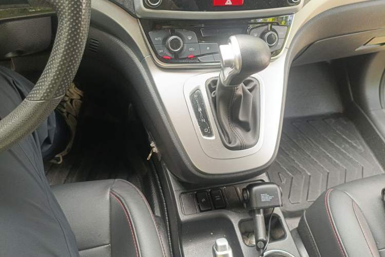 Used Haval M6 2019 1.5T DCT Two-Wheel Drive Value Edition China VI Standard Gear Lever