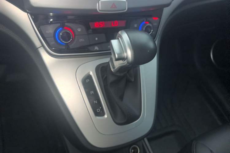 Used Haval M6 2019 1.5T DCT Two-Wheel Drive Value Edition China VI Standard Gear Lever