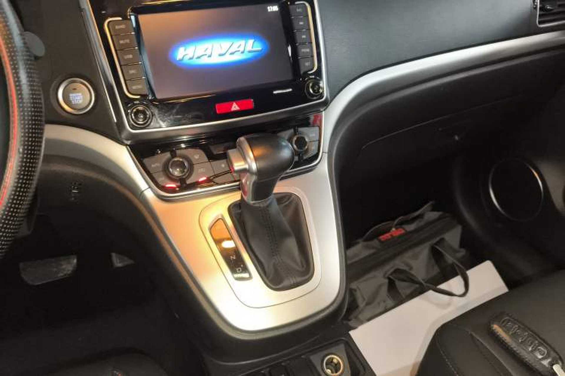 Used Haval M6 2019 1.5T DCT Two-Wheel Drive Elite Version China VI Standard Gear Lever