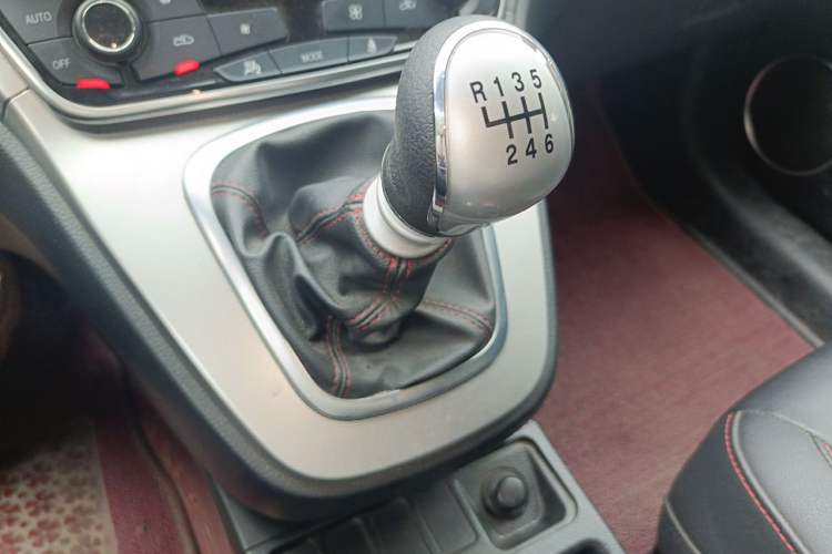 Used Haval M6 2019 1.5T Manual Two-Wheel Drive Elite Version China VI Standard Gear Lever