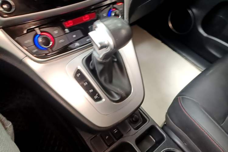 Used Haval M6 2019 1.5T DCT Two-Wheel Drive Value Edition China VI Standard Gear Lever