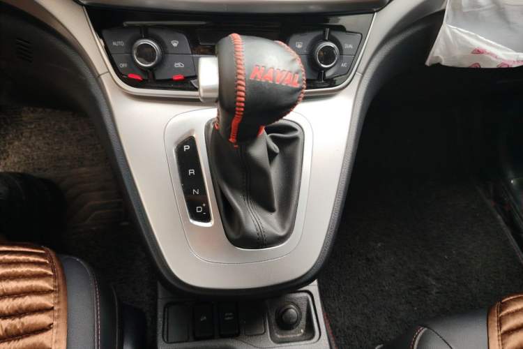 Used Haval M6 2019 1.5T DCT Two-Wheel Drive Elite Version China VI Standard Gear Lever