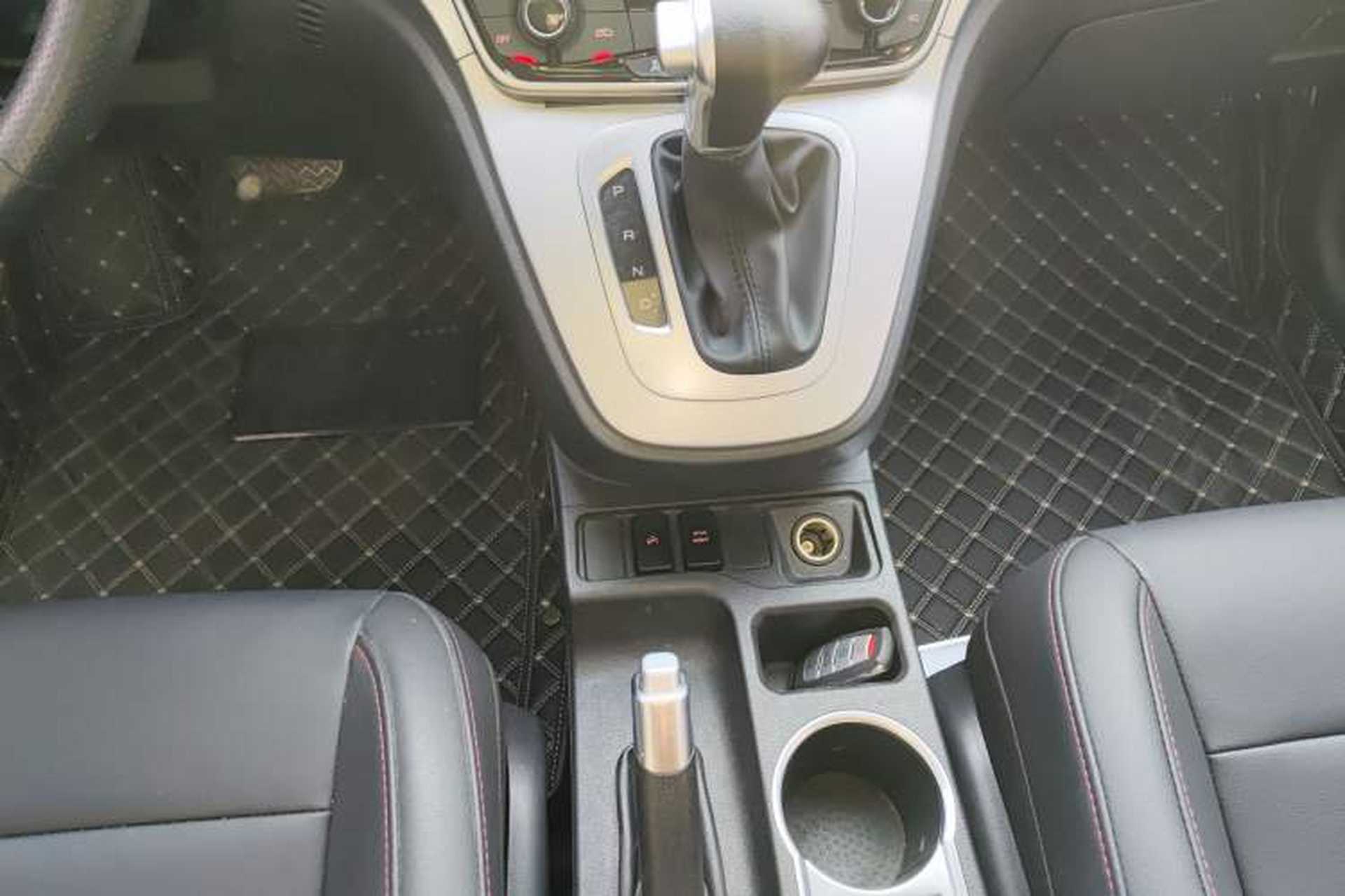 Used Haval M6 2019 1.5T DCT Two-Wheel Drive Elite Version China VI Standard Gear Lever