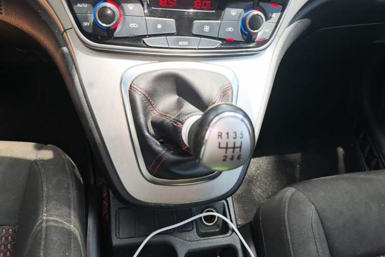 Used Haval M6 2019 1.5T Manual Two-Wheel Drive Urban Version China VI Standard Gear Lever