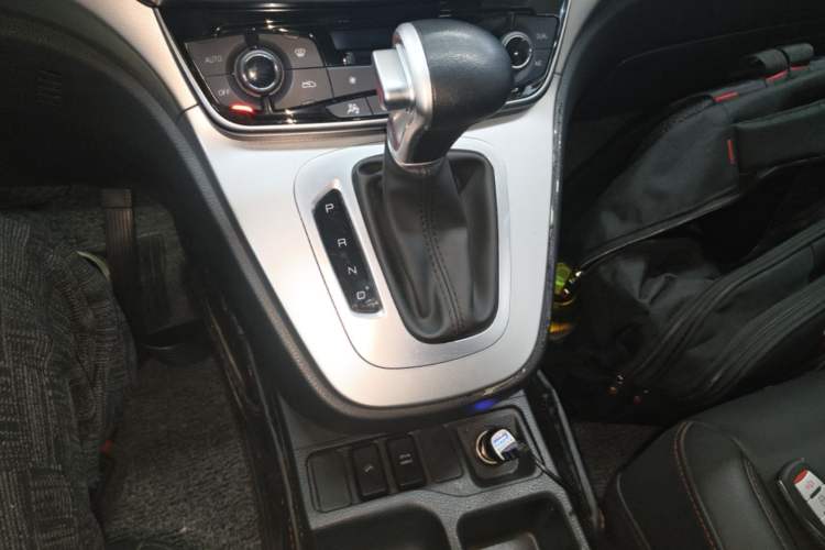 Used Haval M6 2019 1.5T DCT Two-Wheel Drive Elite Version China V Standard Gear Lever
