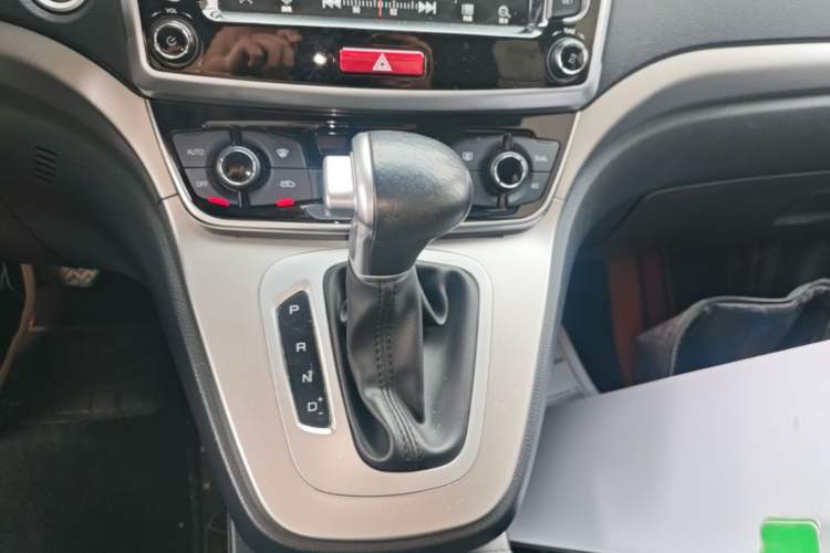 Used Haval M6 2019 1.5T DCT Two-Wheel Drive Elite Version China VI Standard Gear Lever