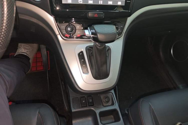 Used Haval M6 2019 1.5T DCT Two-Wheel Drive Value Edition China VI Standard Gear Lever