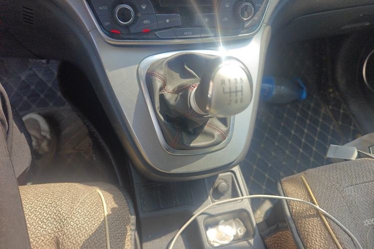 Used Haval M6 2019 1.5T Manual Two-Wheel Drive Urban Version China VI Standard Gear Lever