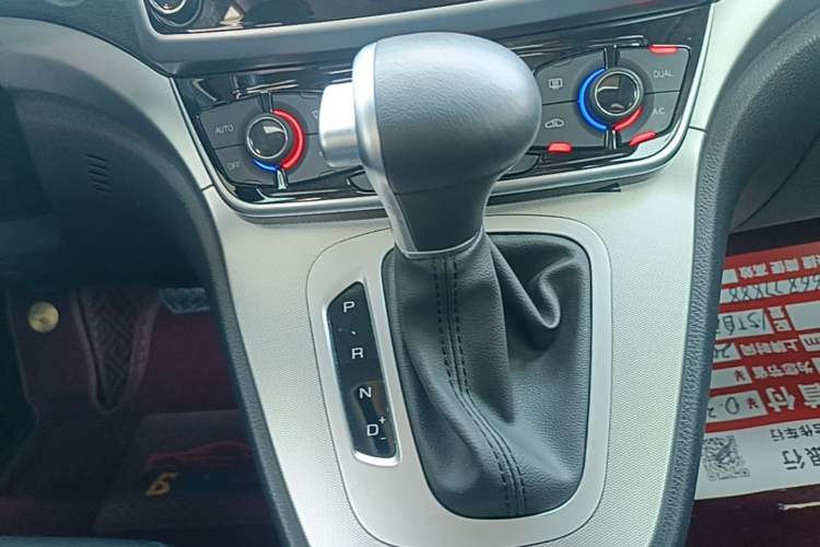 Used Haval M6 2019 1.5T DCT Two-Wheel Drive Value Edition China VI Standard Gear Lever
