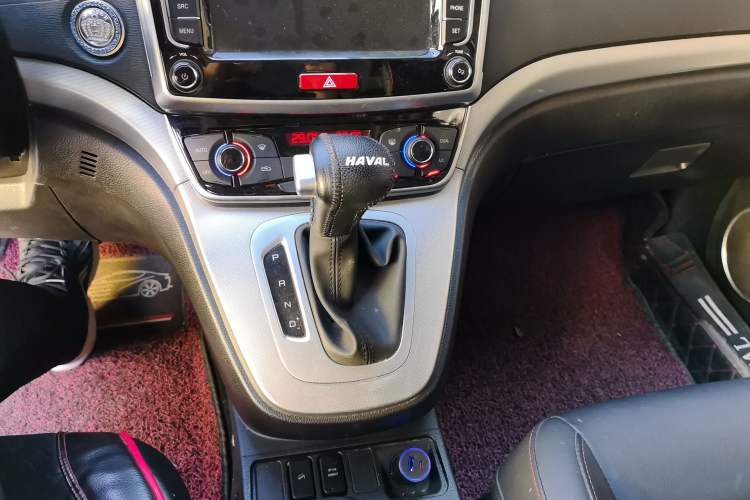Used Haval M6 2019 1.5T DCT Two-Wheel Drive Elite Version China VI Standard Gear Lever