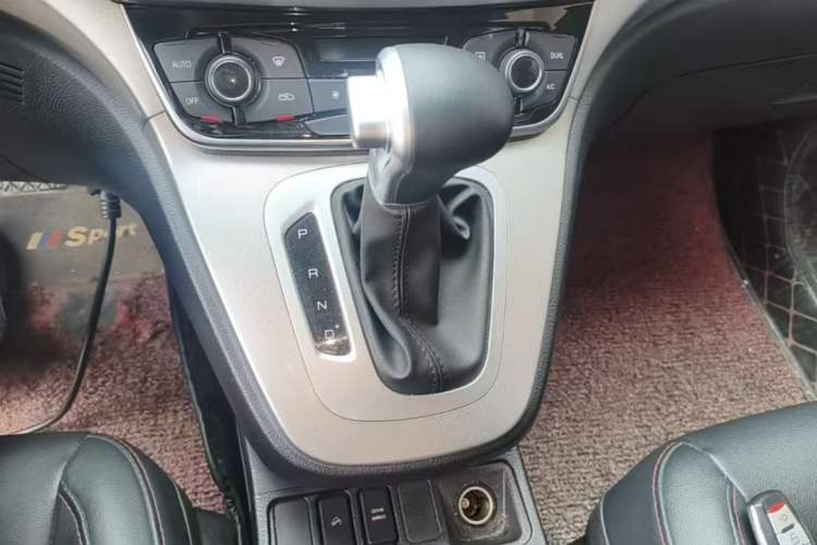 Used Haval M6 2019 1.5T DCT Two-Wheel Drive Value Edition China VI Standard Gear Lever