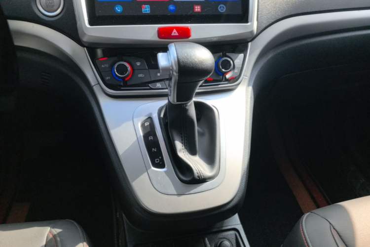 Used Haval M6 2019 1.5T DCT Two-Wheel Drive Elite Version China VI Standard Gear Lever