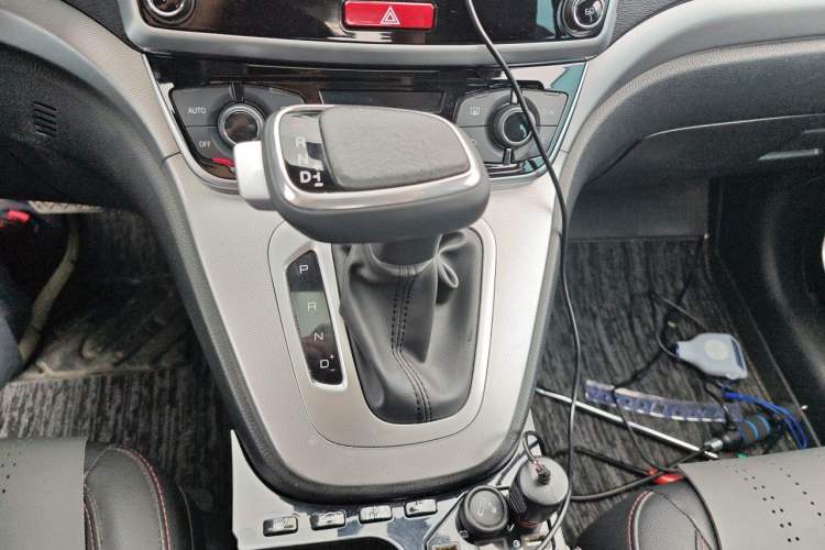 Used Haval M6 2019 1.5T DCT Two-Wheel Drive Elite Version China VI Standard Gear Lever