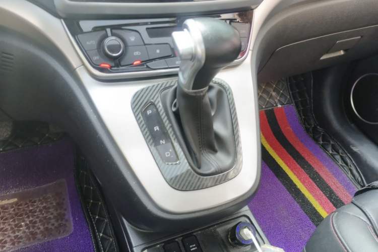 Used Haval M6 2019 1.5T DCT Two-Wheel Drive Value Edition China VI Standard Gear Lever