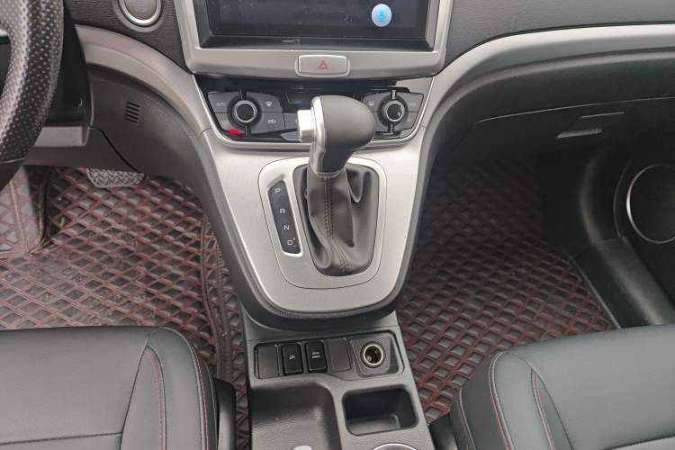 Used Haval M6 2019 1.5T DCT Two-Wheel Drive Value Edition China VI Standard Gear Lever