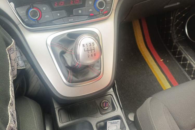 Used Haval M6 2019 1.5T Manual Two-Wheel Drive Urban Version China VI Standard Gear Lever